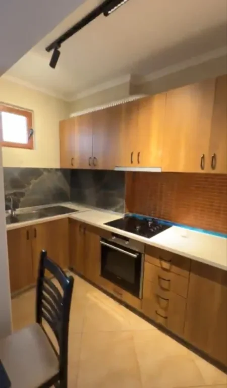 Tirane, jepet me qera apartament 1+1 Kati 3, 50 m² 350 € (Rruga Njazi Meka)
