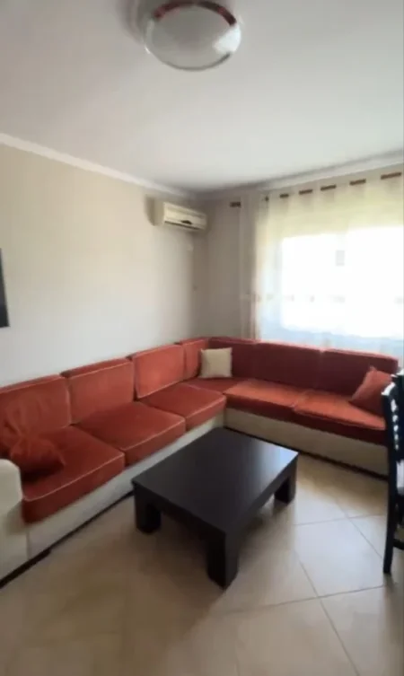 Tirane, jepet me qera apartament 1+1 Kati 3, 50 m² 350 € (Rruga Njazi Meka)