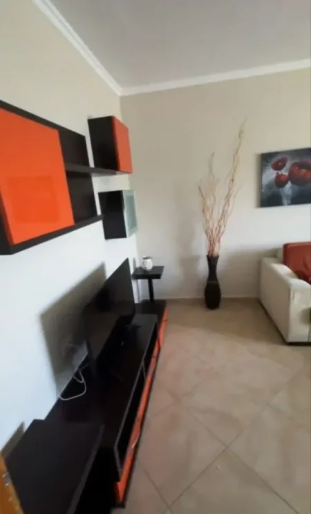 Tirane, jepet me qera apartament 1+1 Kati 3, 50 m² 350 € (Rruga Njazi Meka)