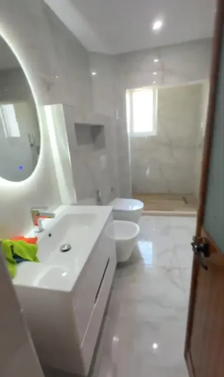 Tirane, jepet me qera apartament 1+1 Kati 3, 50 m² 350 € (Rruga Njazi Meka)