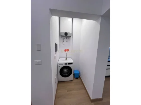 Tirane, jepet me qera apartament 2+1+Aneks+Ballkon Kati 3, 90 m² 850 € (Blloku)