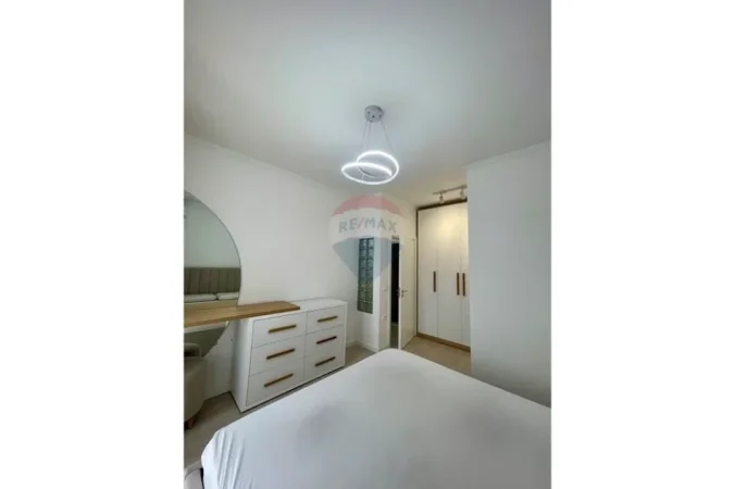 Tirane, jepet me qera apartament 1+1+Aneks+Ballkon Kati 6, 84 m² 900 € (Blloku)