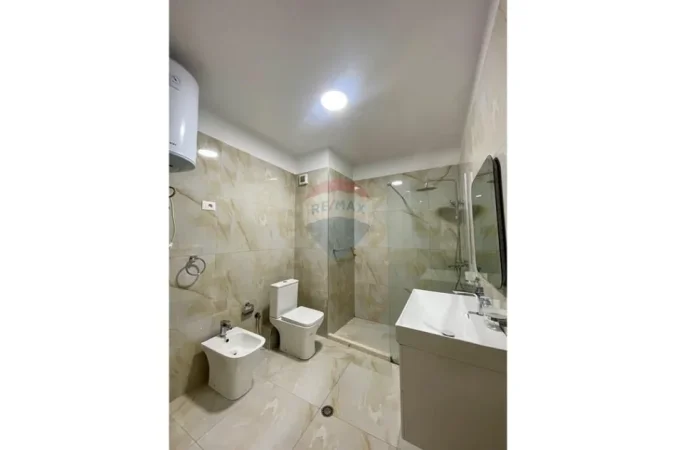 Tirane, jepet me qera apartament 1+1+Aneks+Ballkon Kati 6, 84 m² 900 € (Blloku)