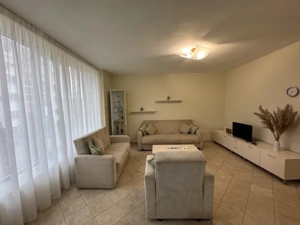 Tirane, jepet me qera apartament 1+1 Kati 3, 550 € (Ish Tregu Elektik)