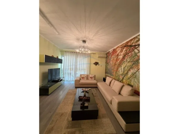 Tirane, shitet apartament 2+1 Kati 4, 105 m² 325.000 € (RRUGA BARRIKADAVE)