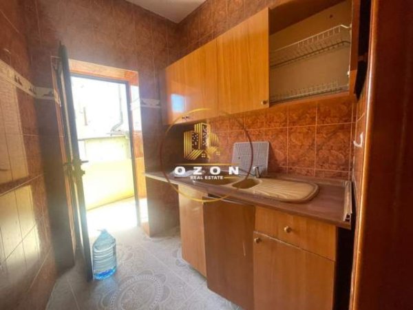 Tirane, jepet me qera shtepi 1+1+A+BLK Kati 1, 320 m² 25.000 Leke (RRUGA E KAVAJES)