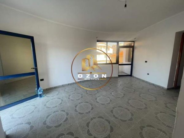 Tirane, jepet me qera shtepi 1+1+A+BLK Kati 1, 320 m² 25.000 Leke (RRUGA E KAVAJES)