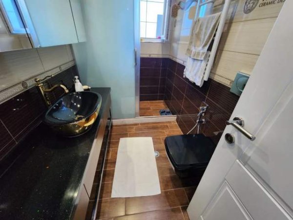 Tirane, jepet me qera apartament 2+1 Kati 3, 85 m² 900  (Kopshti Botanik)