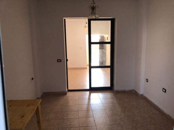 Tirane, jepet me qera 1+1+BLK Kati 2, 70 m² 300 Euro (Rruga Dora Distria)