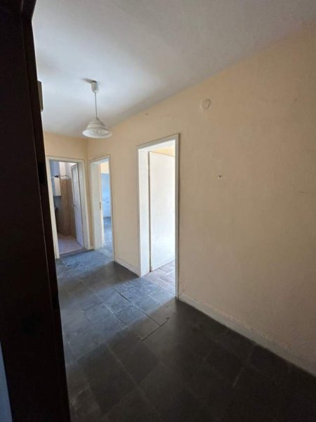 Tirane, shitet apartament 1+1 Kati 4, 55 m² 74.000 Euro (Oxhaku)