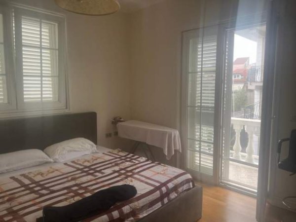 Tirane, jepet me qera Vile 3+1 Kati 2, 178 m² 650 Euro (Allias)