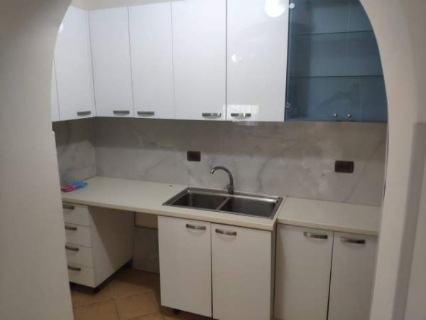 Tirane, jepet me qera 2+1 Kati 9, 88 m² 470 Euro (Xhamllik)