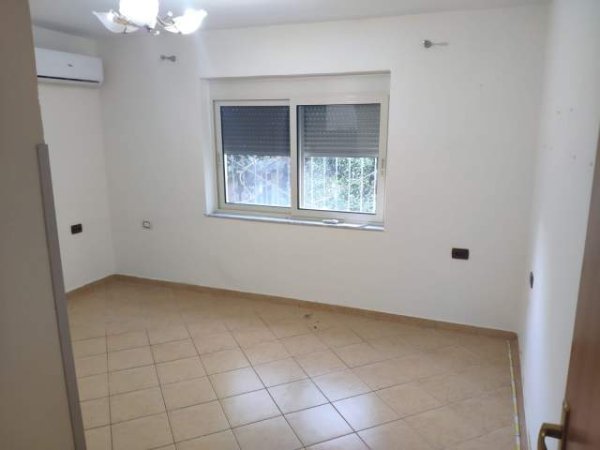 Tirane, jepet me qera 2+1 Kati 9, 88 m² 470 Euro (Xhamllik)