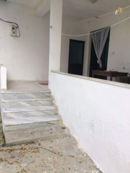 Tirane, jepet me qera apartament 3+1 Kati 0, 140 m² 35.000 Leke (Kombinat)