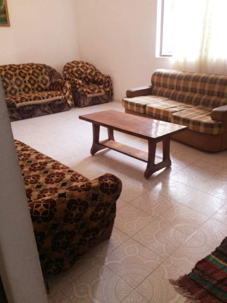 Tirane, jepet me qera apartament 3+1 Kati 0, 140 m² 35.000 Leke (Kombinat)
