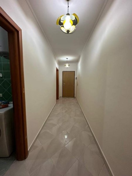 Tirane, jepet me qera apartament 1+1+BLK Kati 4, 75 m² 30.000 Leke (Yzberisht)