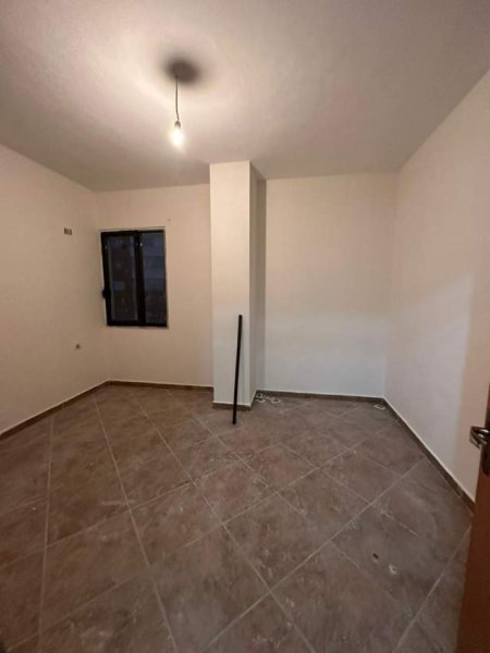 Tirane, jepet me qera apartament 1+1+BLK Kati 4, 75 m² 30.000 Leke (Yzberisht)
