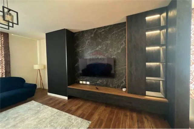 Tirane, jepet me qera apartament 2+1 120 m² 650 Euro