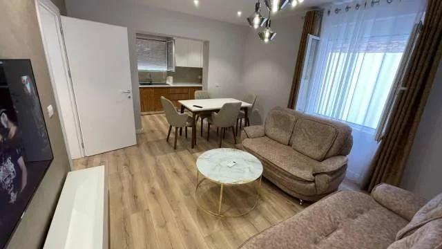Tirane, Qera Shtepi 1 kateshe private 85 m² 800 Euro (Rruga e Kavajes)