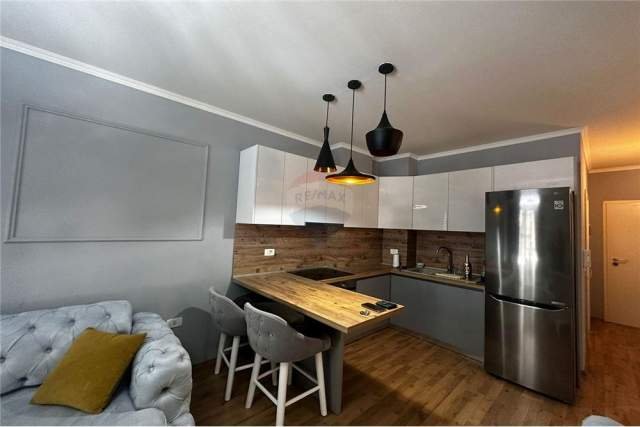 Tirane, jepet me qera apartament 2+1 90 m² 650 Euro