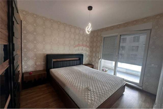 Tirane, jepet me qera apartament 2+1 90 m² 650 Euro