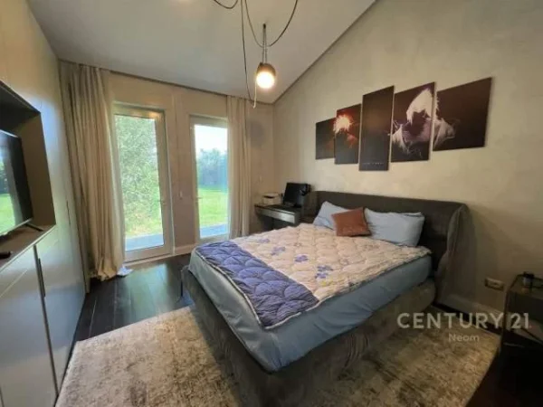 Tirane, jepet me qera Vile 4+1+BLK Kati 1, 2.693 m² 10.000 Euro (Vishnje)