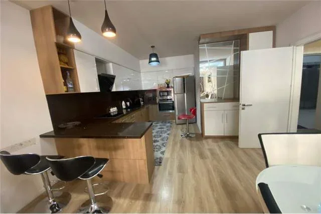 Tirane, ofert apartament 3+1 120 m² 600 Euro