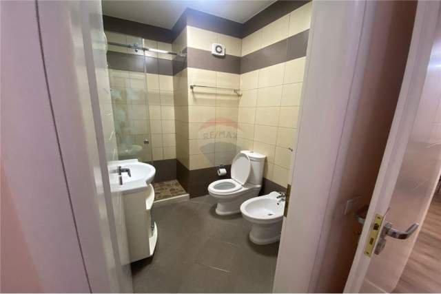 Tirane, jepet me qera apartament 3+1 Kati 1, 120 m² 650 Euro (Don Bosko)