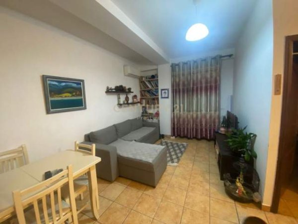 Tirane, jepet me qera apartament Kati 3, 60 m² 450 Euro (myslym shyre)
