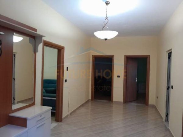 Tirane, jepet me qera apartament 3+1+BLK Kati 2, 150 m² 500 Euro (shkolla bashkuar)