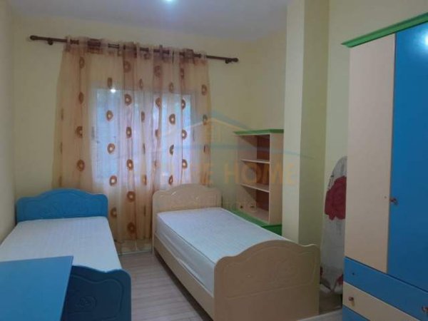 Tirane, jepet me qera apartament 3+1+BLK Kati 2, 150 m² 500 Euro (shkolla bashkuar)