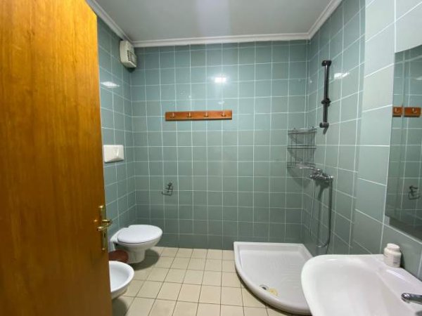 Tirane, jepet me qera apartament 1+1 Kati 6, 57 m² 500 Euro (Rruga e Barrikadave)