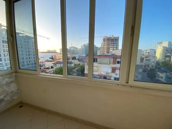 Tirane, jepet me qera apartament 1+1 Kati 6, 57 m² 500 Euro (Rruga e Barrikadave)
