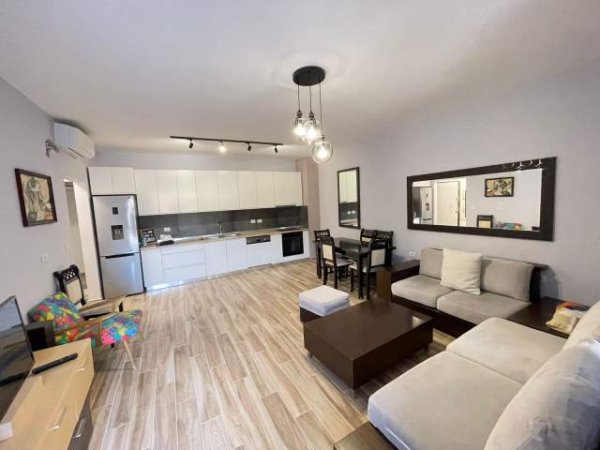 Tirane, jepet me qera apartament 2+1+BLK Kati 1, 91 m² 400 Euro (hamdi pepo)
