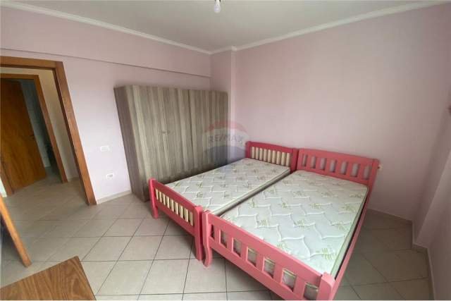 Tirane, jepet me qera apartament 3+1+BLK Kati 10, 85 m² 580 Euro (Rr. Dhimiter Shuteriqi)