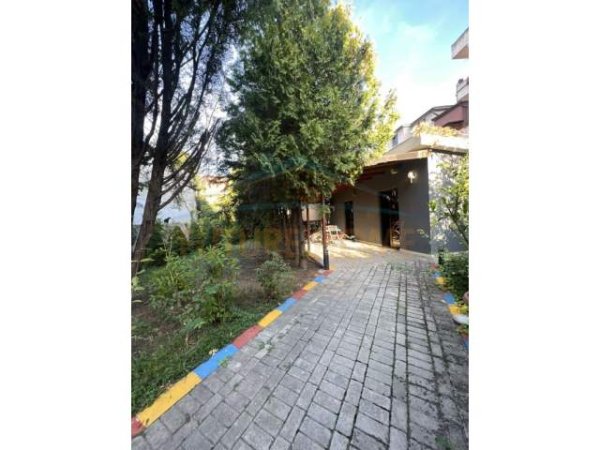 Tirane, jepet me qera lokal Kati 0, 550 m² 400 Euro (teodor keko)