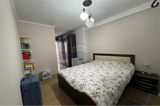 Tirane, shitet apartament 1+1 Kati 1, 75 m² 75.000  (Yzberisht)