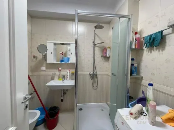 Tirane, jepet me qera apartament 2+1+BLK Kati 5, 100 m² 650 Euro (gjimnazi partizani)