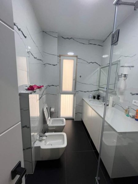 Tirane, jepet me qera apartament 2+1+BLK Kati 2, 111 m² 1.200 Euro (Sauk)