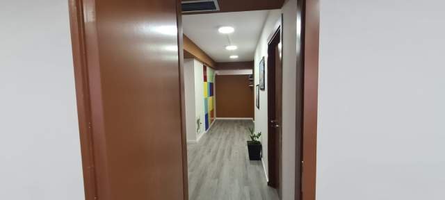 Tirane, jepet me qera zyre Kati 2, 195 m² 2.600 Euro (blloku)