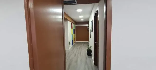 Tirane, jepet me qera zyre Kati 2, 195 m² 3000 Euro (blloku)