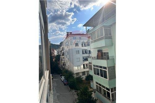 Tirane, shitet apartament 2+1 149.000 Euro (Rruga Rapo Hekali)
