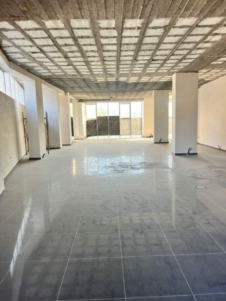 Tirane, jepet me qera Kati -1, 260 m² 1.000 Euro