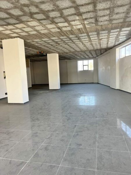 Tirane, jepet me qera Kati -1, 260 m² 1.000 Euro