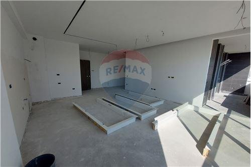 Tirane, shitet apartament 2+1+BLK Kati 3, 152.000 Euro (Petro Nini Luarasi)