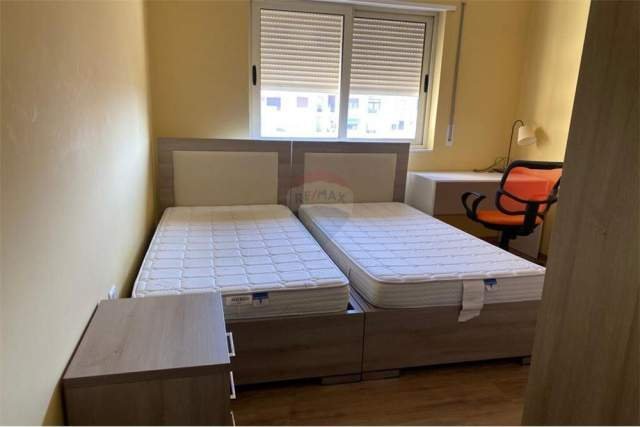 Tirane, jepet me qera apartament 3+1 Kati 10, 120 m² 800 Euro (Jordan Misja)