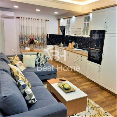 Tirane, jepet me qera apartament 1+1+BLK Kati 3, 70 m² 650 Euro (Bllok, prane Petro Ninit)