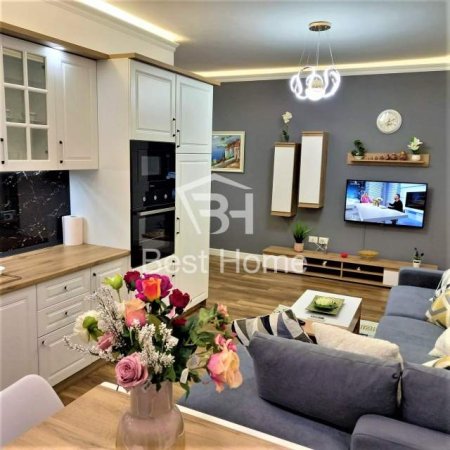 Tirane, jepet me qera apartament 1+1+BLK Kati 3, 70 m² 650 Euro (Bllok, prane Petro Ninit)