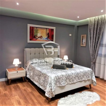 Tirane, jepet me qera apartament 1+1+BLK Kati 3, 70 m² 650 Euro (Bllok, prane Petro Ninit)