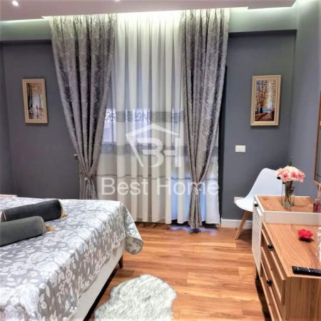 Tirane, jepet me qera apartament 1+1+BLK Kati 3, 70 m² 650 Euro (Bllok, prane Petro Ninit)